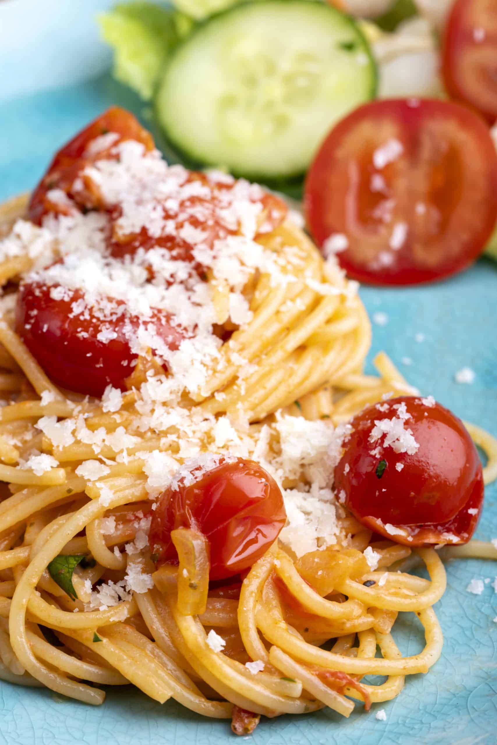 fresh-tomato-pasta-toss-peanut-blossom